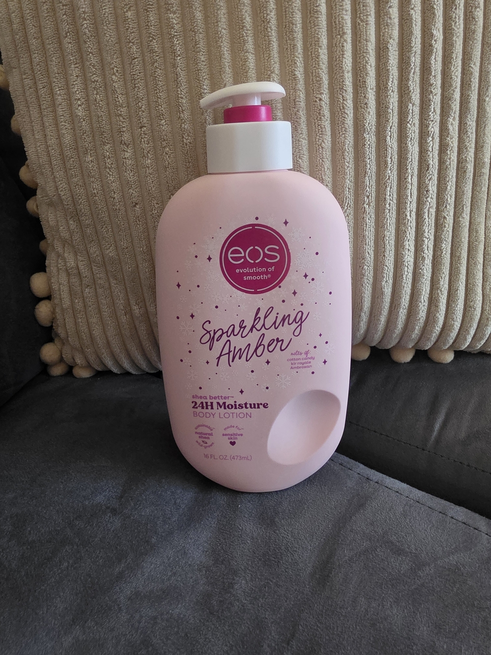 eos Sparkling Amber Body Lotion in Light Pink